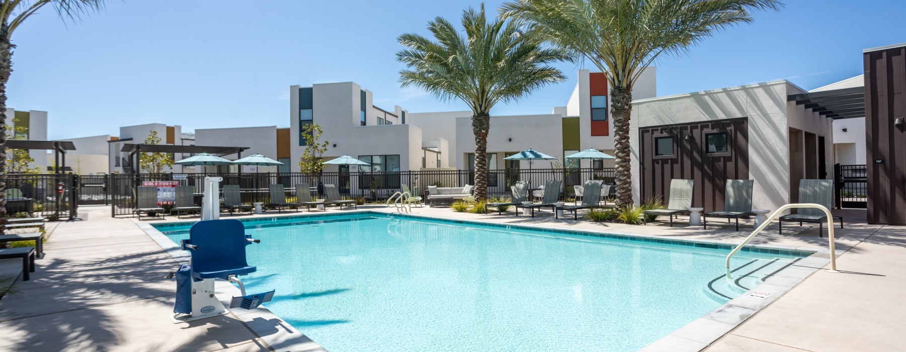 pool with seating